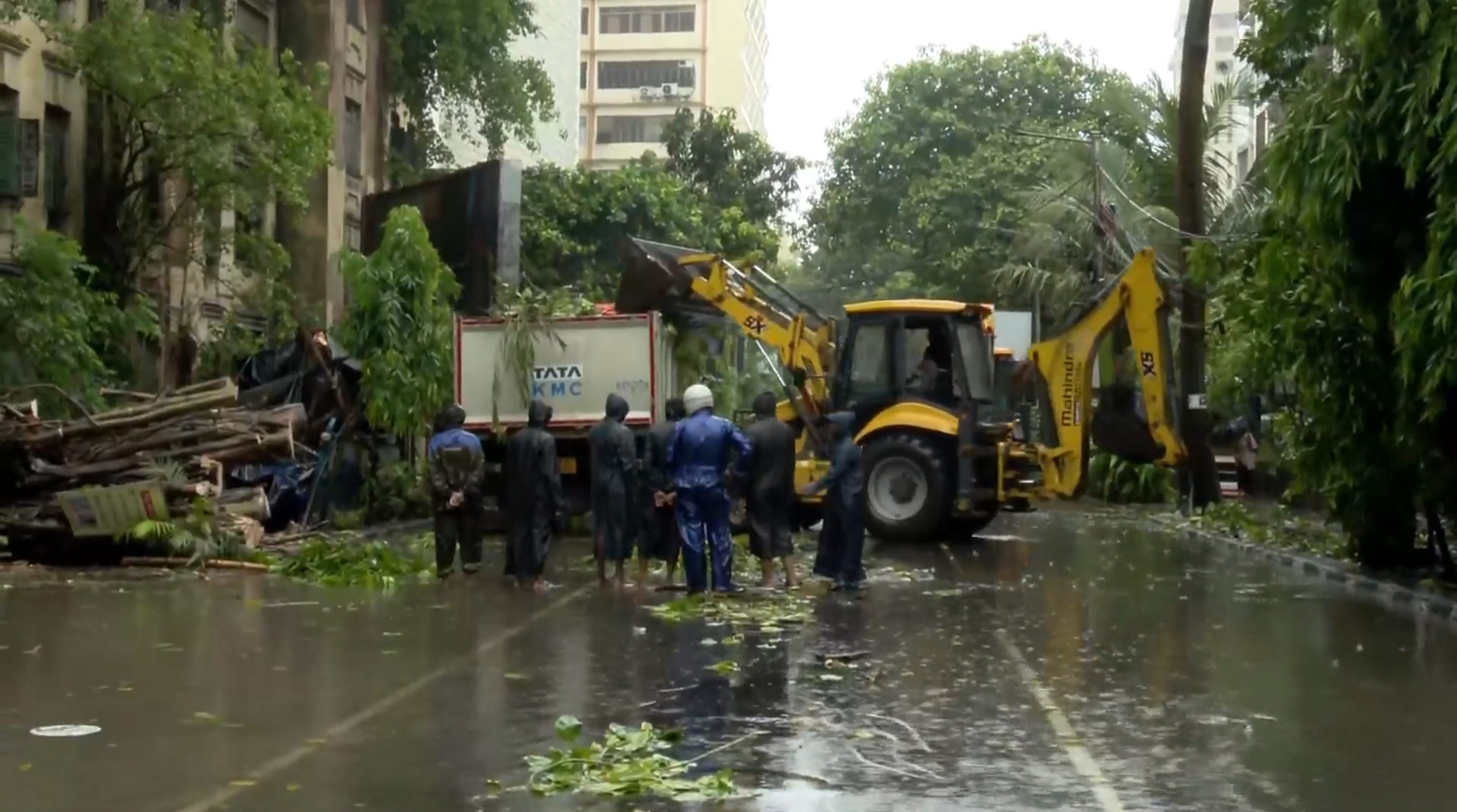 https://salarnews.in/public/uploads/images/newsimages/maannewsimage27052024_144644_cycloneremal1.jpg