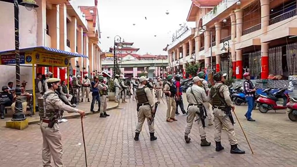 https://salarnews.in/public/uploads/images/newsimages/maannewsimage28092024_165333_Manipur-curfew.jpg