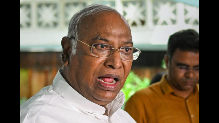 https://salarnews.in/public/uploads/images/newsimages/maannewsimage30052025_155901_kharge.png