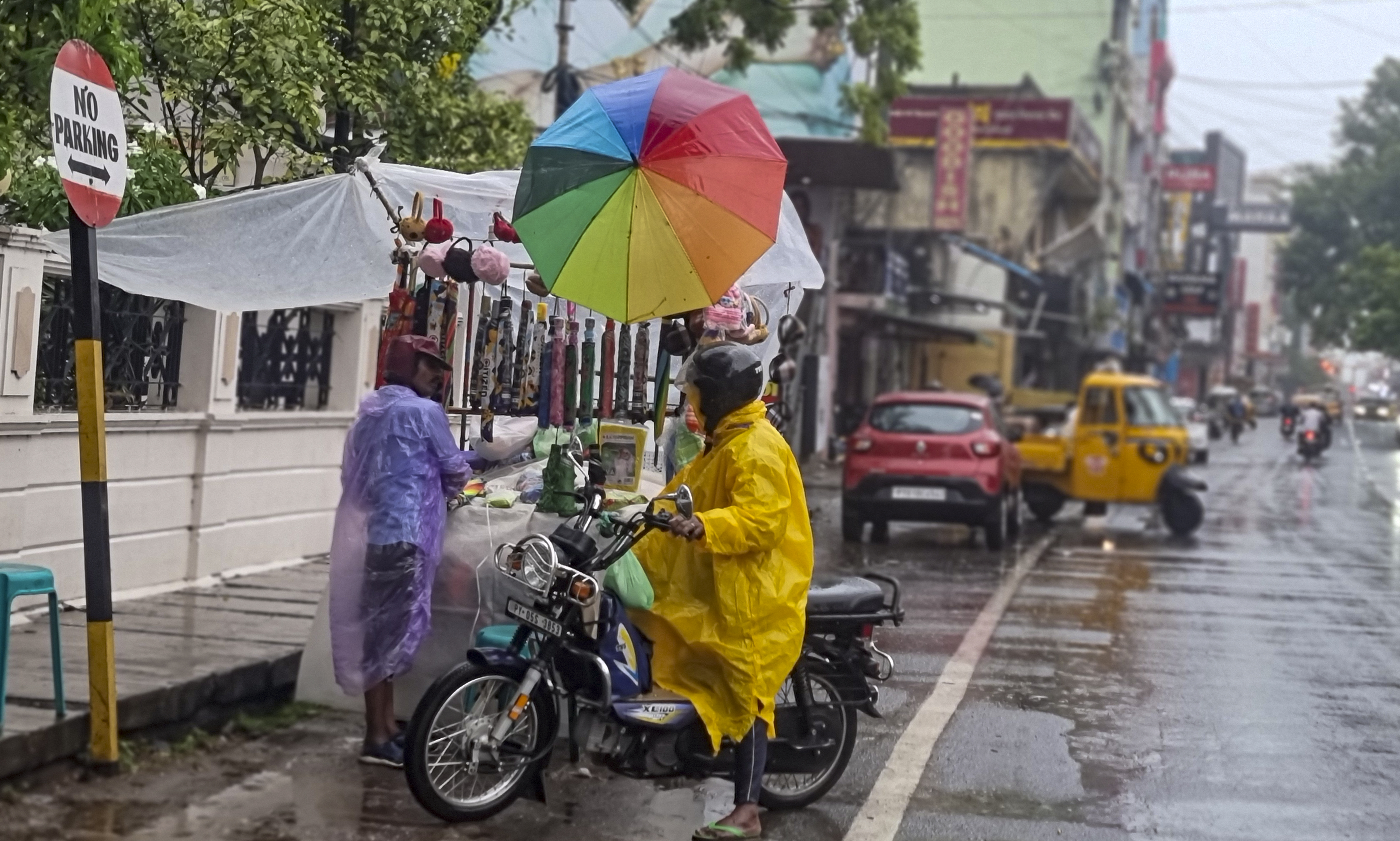 https://salarnews.in/public/uploads/images/newsimages/maannewsimage30112024_143733_chennai_rain1.jpg