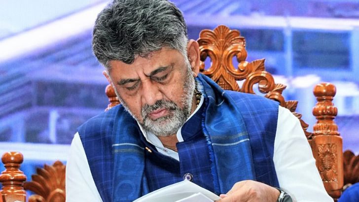 https://salarnews.in/public/uploads/images/newsimages/maannewsimage31102026_220844_shivakumar.jpg
